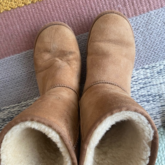 UGG Australia Short Boot - Picture 4 of 7